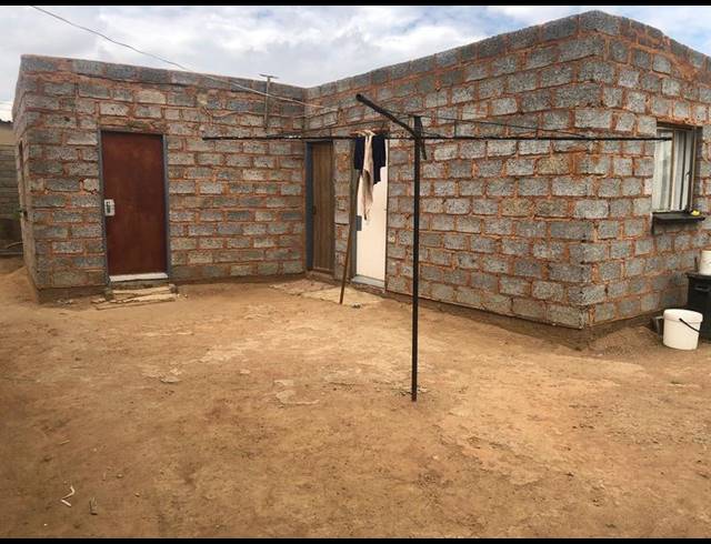 5 BEDROOM HOUSE FOR SALE IN LANGAVILLE EXT 3